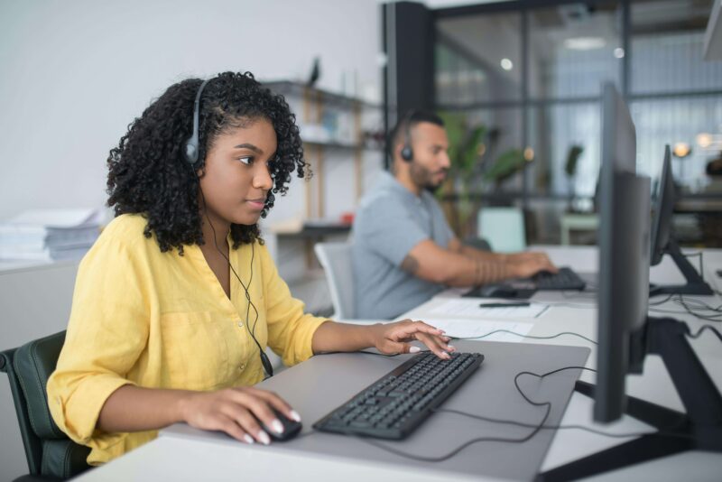 Focused contact center agent